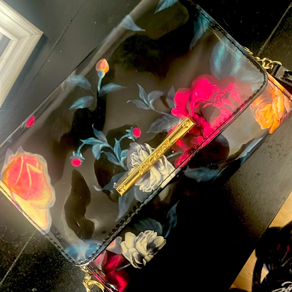 I am selling a black bag purse with beautiful flowers on it